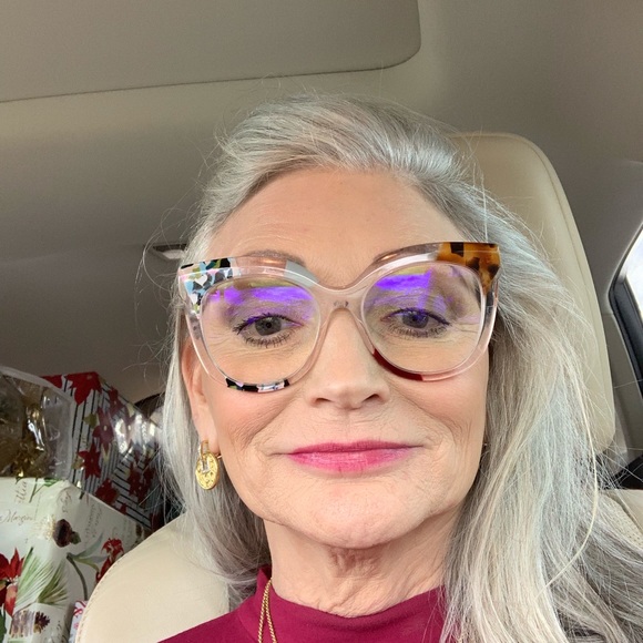 Meet your Posher, Sandra - Picture 2 of 2